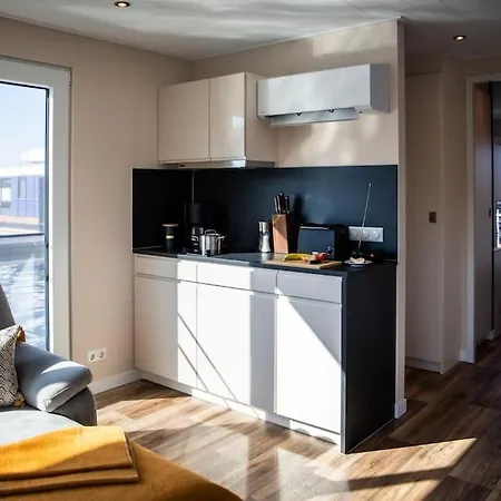 Båthotell Hausboot Grasshopper Klitten