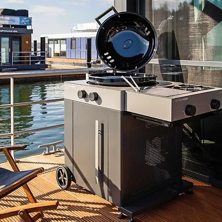 Hausboot Grasshopper Úszó hotel Klitten