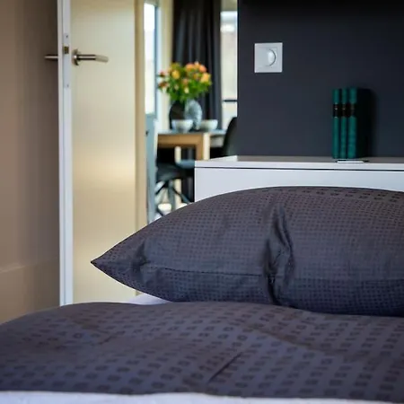 Úszó hotel Hausboot Grasshopper Klitten