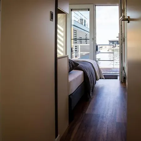 Úszó hotel Hausboot Grasshopper *