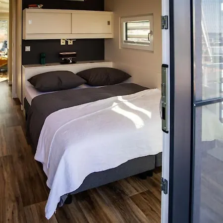 Botel Hausboot Grasshopper Klitten