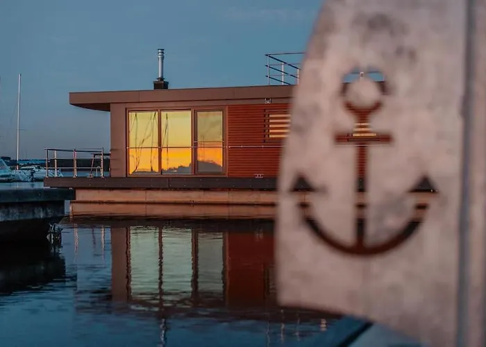 Hausboot Grasshopper Hotel na wodzie