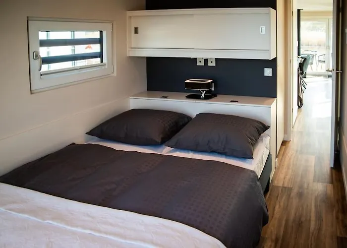 Hausboot Grasshopper Hotel na wodzie *