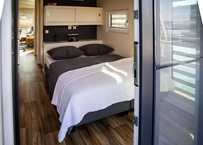 Botel Hausboot Grasshopper Klitten